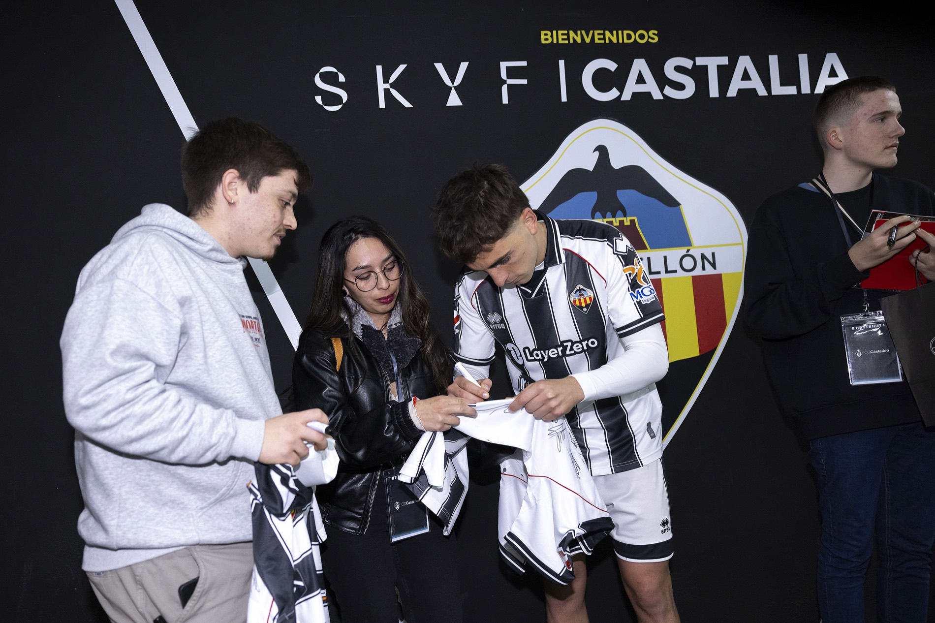 Encuentro de jugadores con aficionados